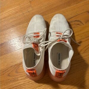 Women’s 8 Steve Madden shoes barely worn